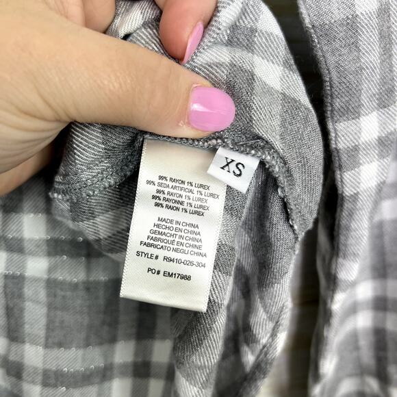 Cloth & Stone Grey Plaid V Neck Knit Top - Picture 5 of 7